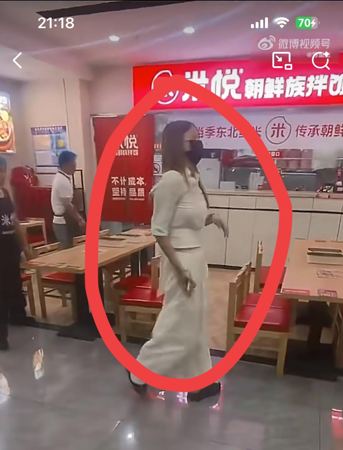这个戴口罩的小仙女，脸皮够厚的。白嫖商家的餐，竟然还敢上门闹事索要赔偿。她点了一