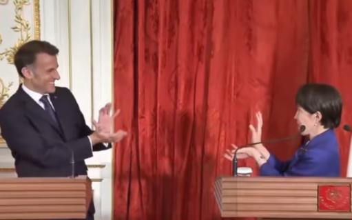 高市早苗又火了！ 

4月1号，法国总统马克龙到访日本，与高市早苗共同出席媒体见