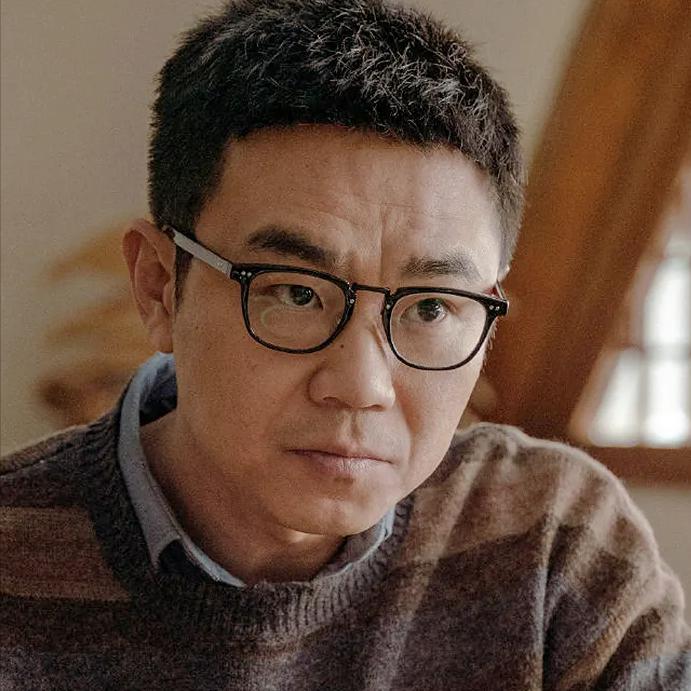 导演，大鹏说，我是一个很纠结的人，拍摄煎饼侠，投资人让我当主演，我就需要一个理由