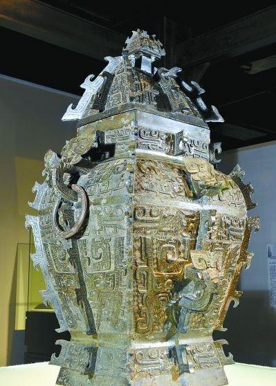 1952年，一名死刑犯在临死之前表示，自己私藏一件国宝级的文物，希望在交出后能免