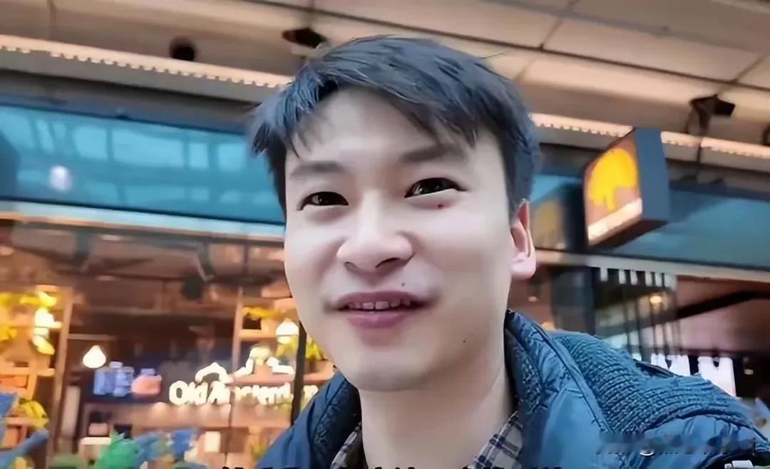 荷兰高洋在寻亲成功后，也加入了志愿者，帮助更多寻亲者，找到家人。他是这样介绍自己