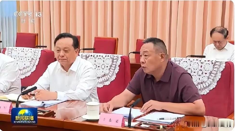 于东来参加了座谈会之后，所有人都闭嘴了！

特别是董宇辉的那些粉丝！

她们口口