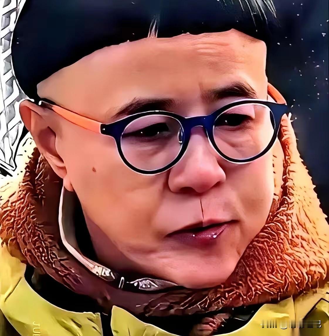 直播间里，58岁的“金龟子”刘纯燕随口透了个底：自己每个月退休金8900元，现在