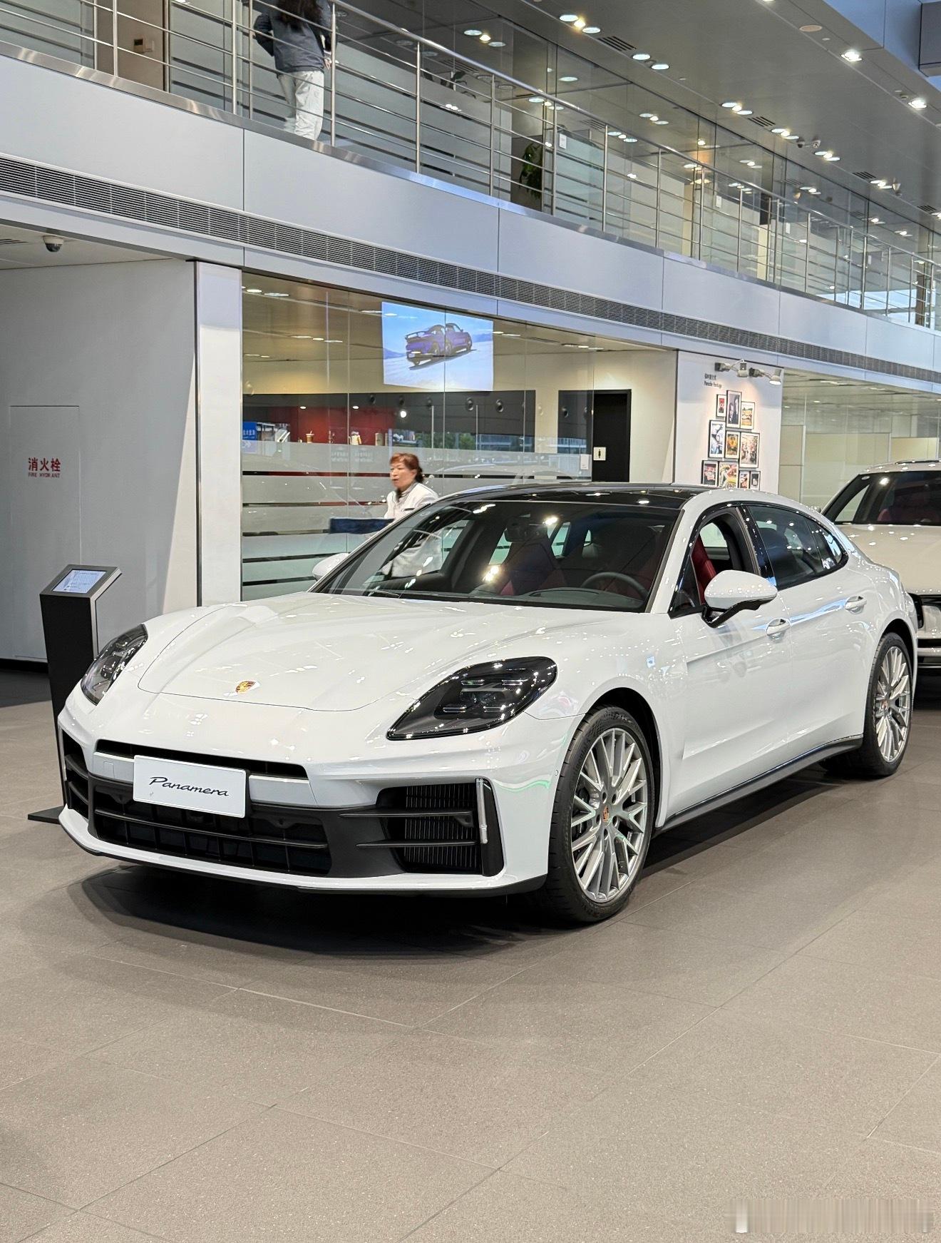 保时捷 26款 Panamera 行政加长 尽享版 凌空灰目前加长版的帕纳梅拉是