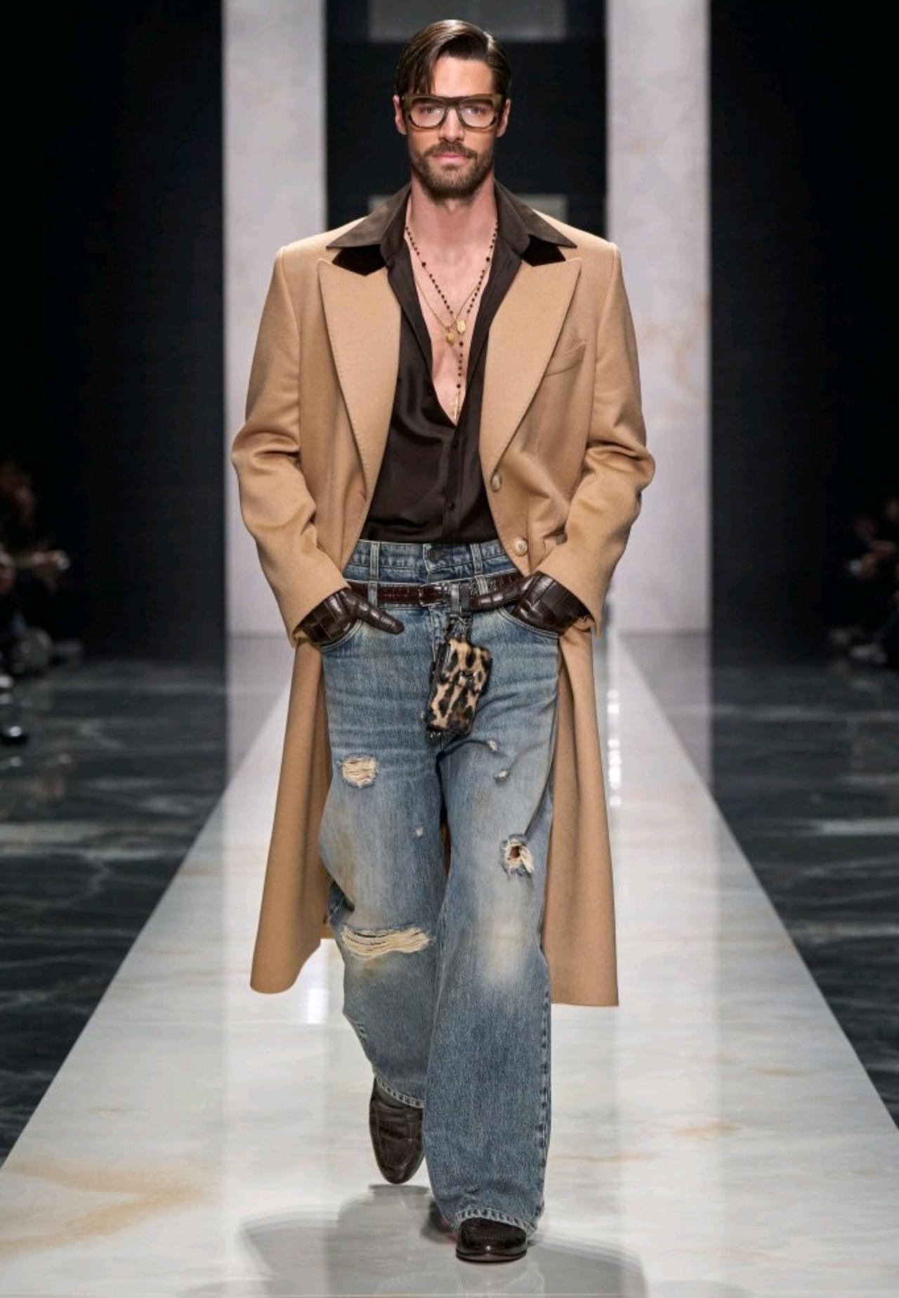 Dolce & Gabbana 2026秋冬男装系列运用了丰富多样的面料质感。厚