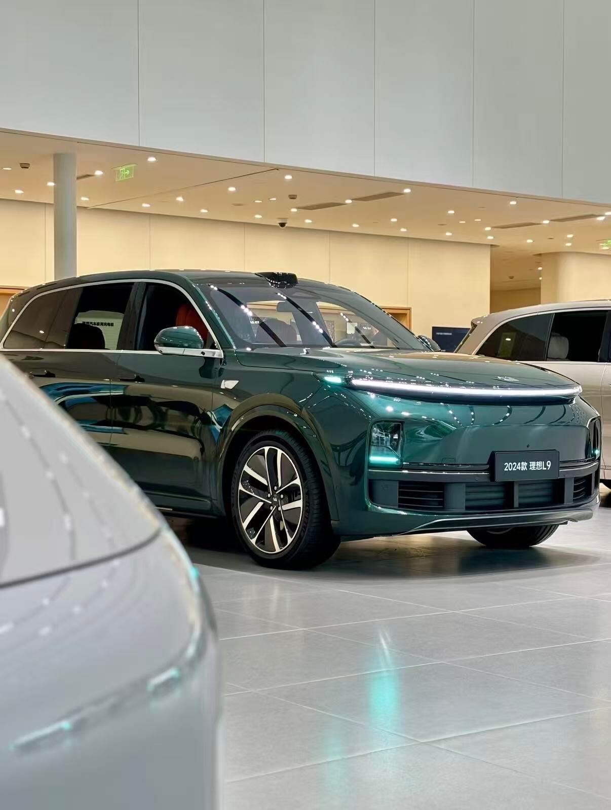 理想L9 Ultra 展车这个资源还蛮稀缺的颜色齐全，配置任选补贴拉满全款仅需3