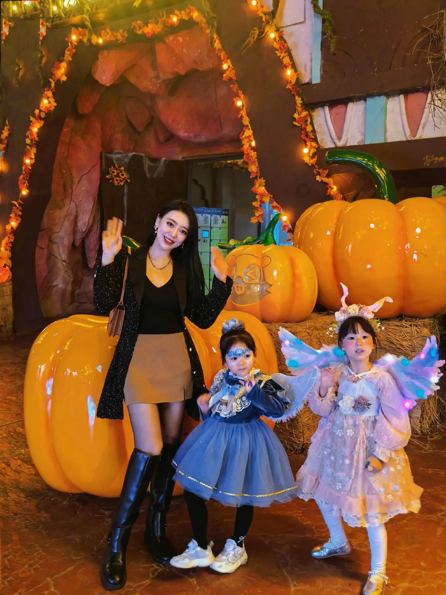 𝑯𝒂𝒑𝒑𝒚 𝑯𝒂𝒍𝒍𝒐𝒘𝒆𝒆𝒏.万圣节狂欢...