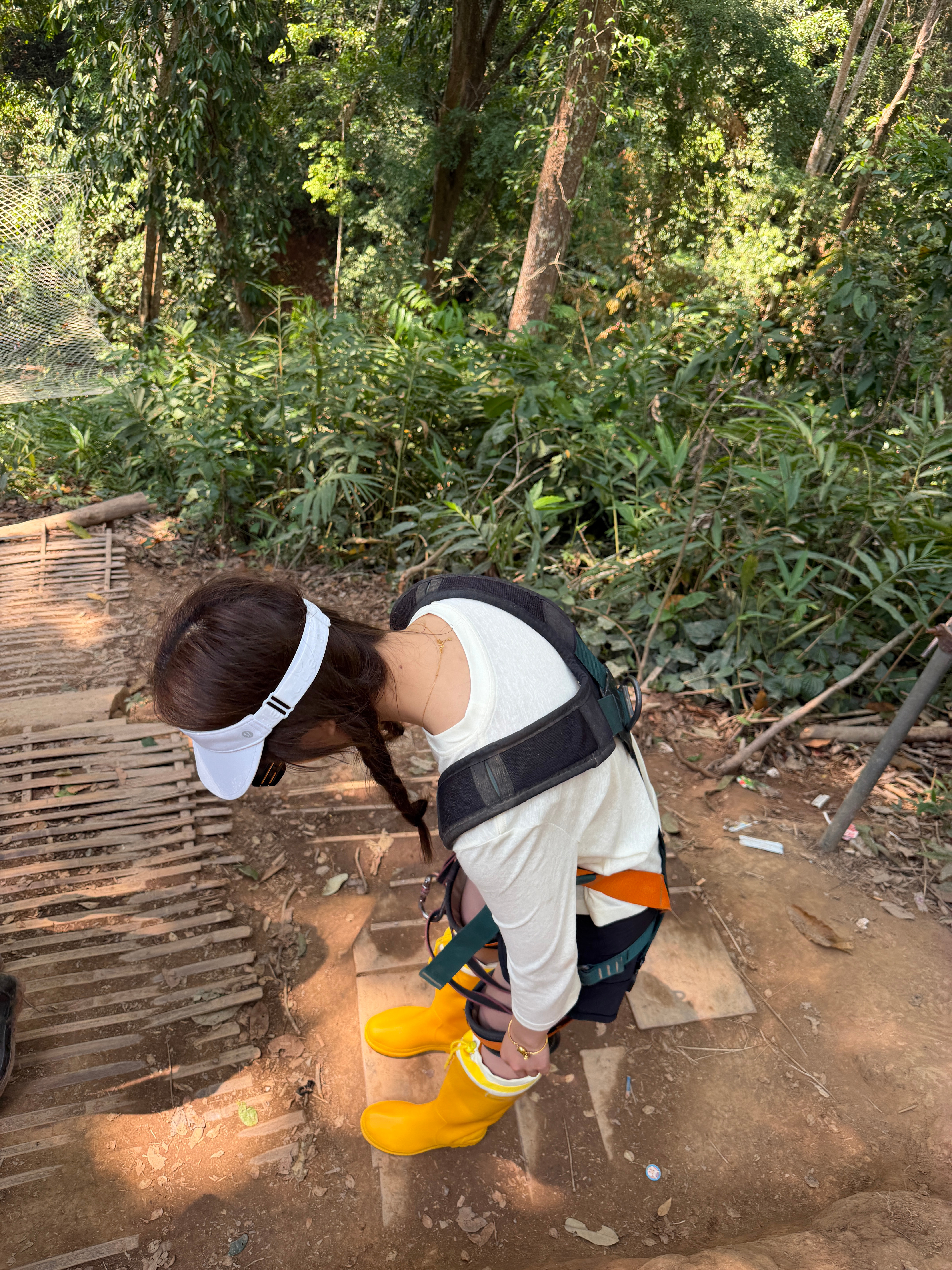 美眉们 我刚刚雨林徒步完回到酒店 虽然很累 但是特别有意思 我把照片pp 如果大