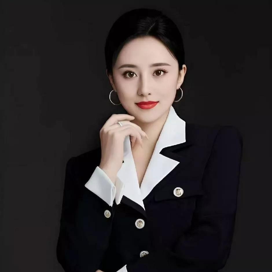优雅职场风，自信大气的你💼✨职场气质女人 简约职场风范 职场知性照 干练女神职