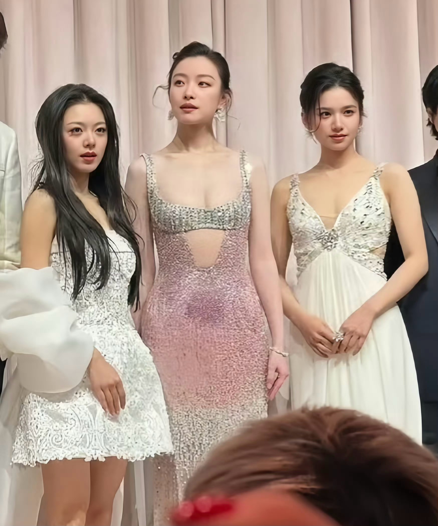 赵今麦[心][心]倪妮[心][心]张婧仪[心][心]你们三个为什么不贴贴？ ​​