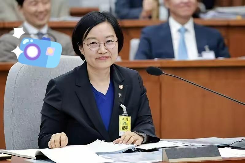 李在明钦点，韩国迎来一位女总理，对华态度出乎意料！
日前，李在明正式颁发任命状，