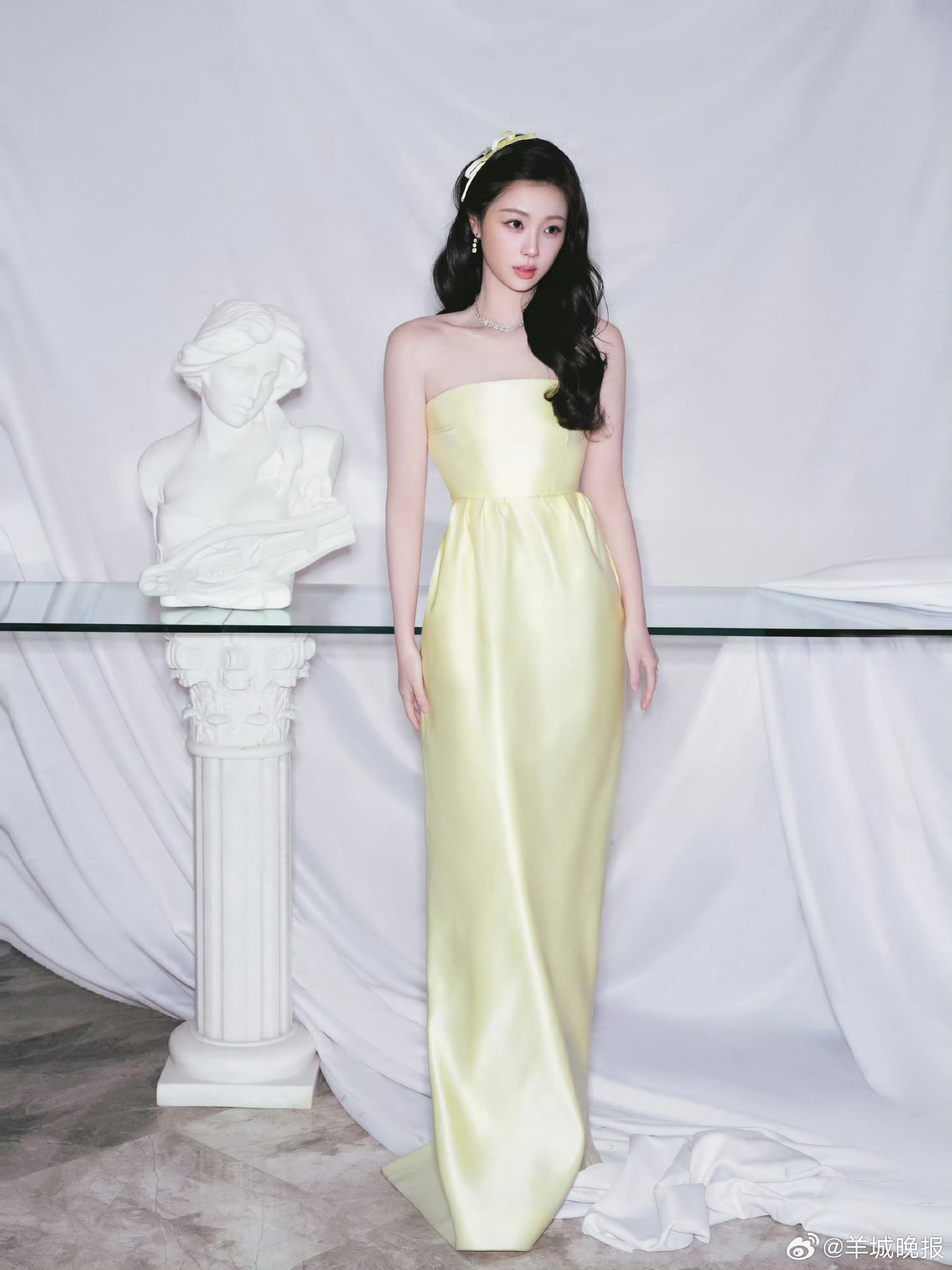 【分享女明星的绝美黄色裙子】明黄张扬热烈，鹅黄温柔缱绻，姜黄复古醇厚，不同色调在