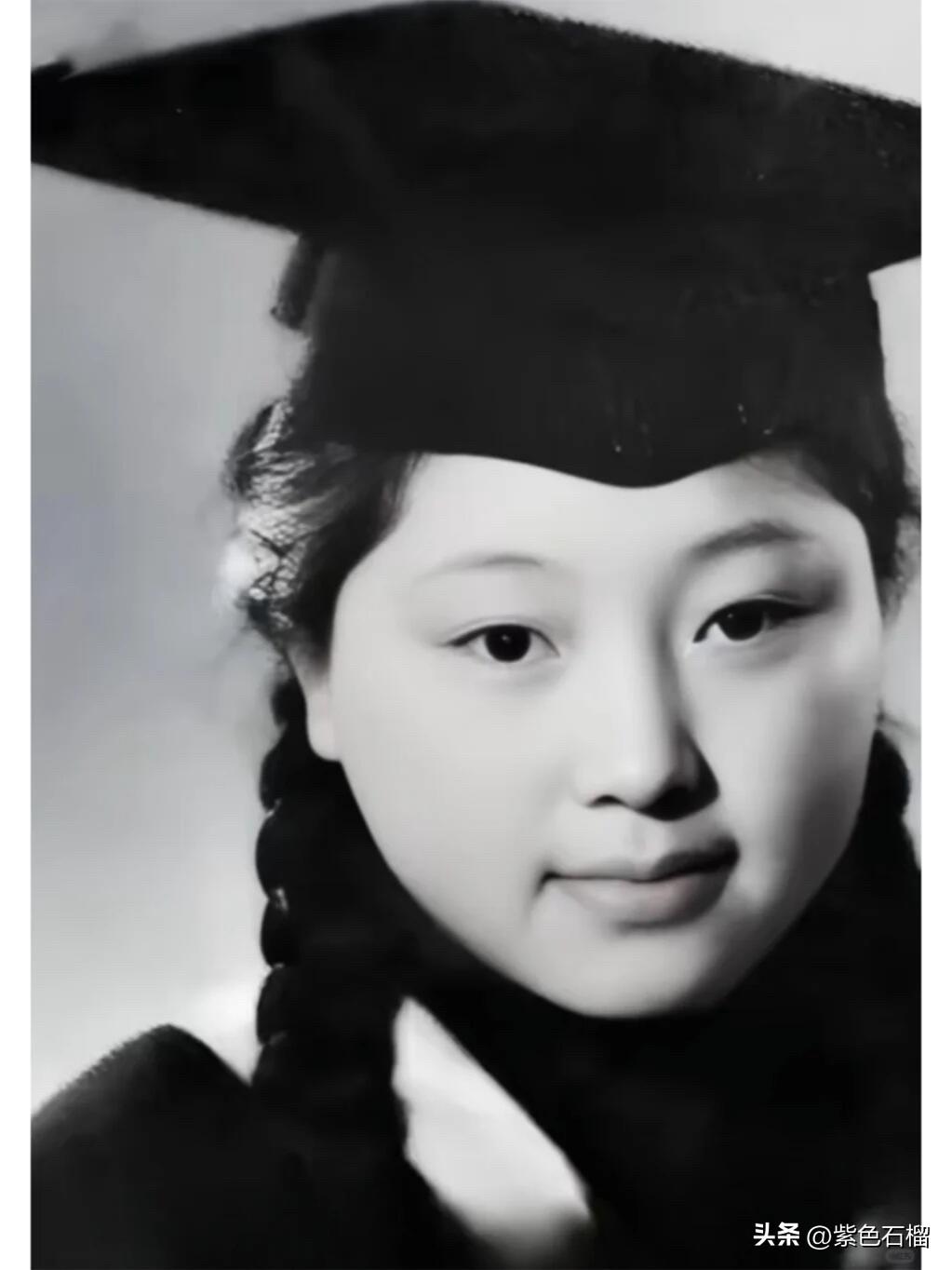 她被称为中国最“牛”的女人，她既是清华女状元，又是两弹“铺路人”。她让中国原子弹