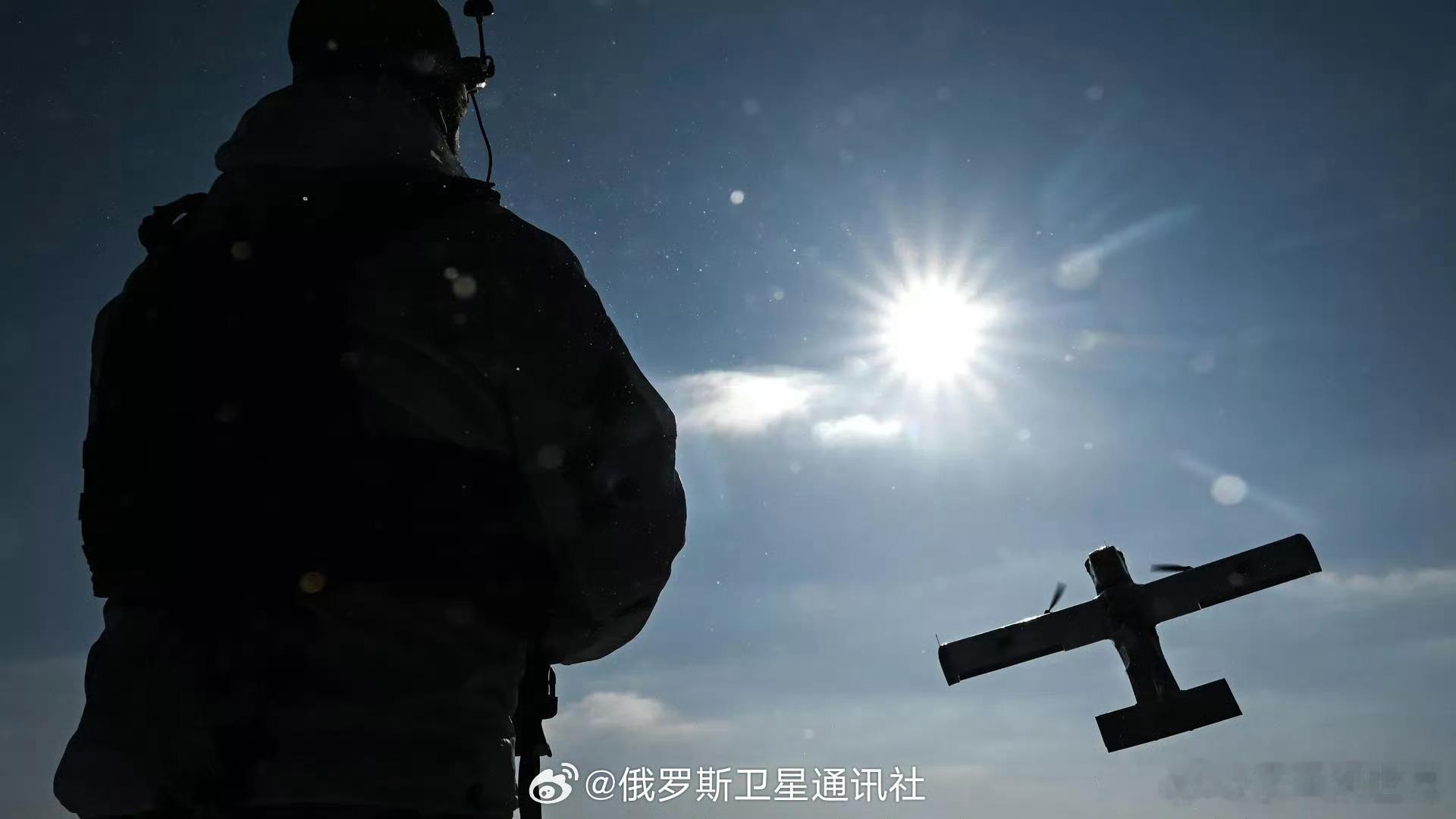 【俄国防部：俄军使用“天竺葵”无人机打击切断苏梅州乌军设施的供电】  俄罗斯国防