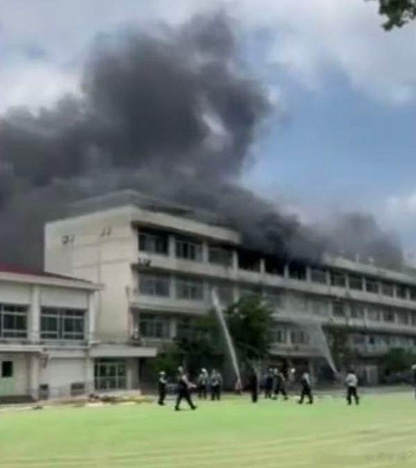 国际国内时事新闻 日本一小学发生火灾 约300名学生被疏散日本日本一小学发生火灾