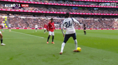 神扑！罗梅罗近距离脚后跟攻门，拉门斯倒地扑救力保球门不失