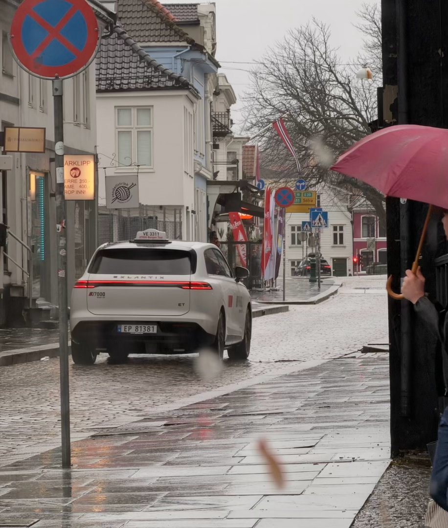 中国车在海外真是帅呀！大家看出图2是哪款车了吗？电车出海大v聊车exeed