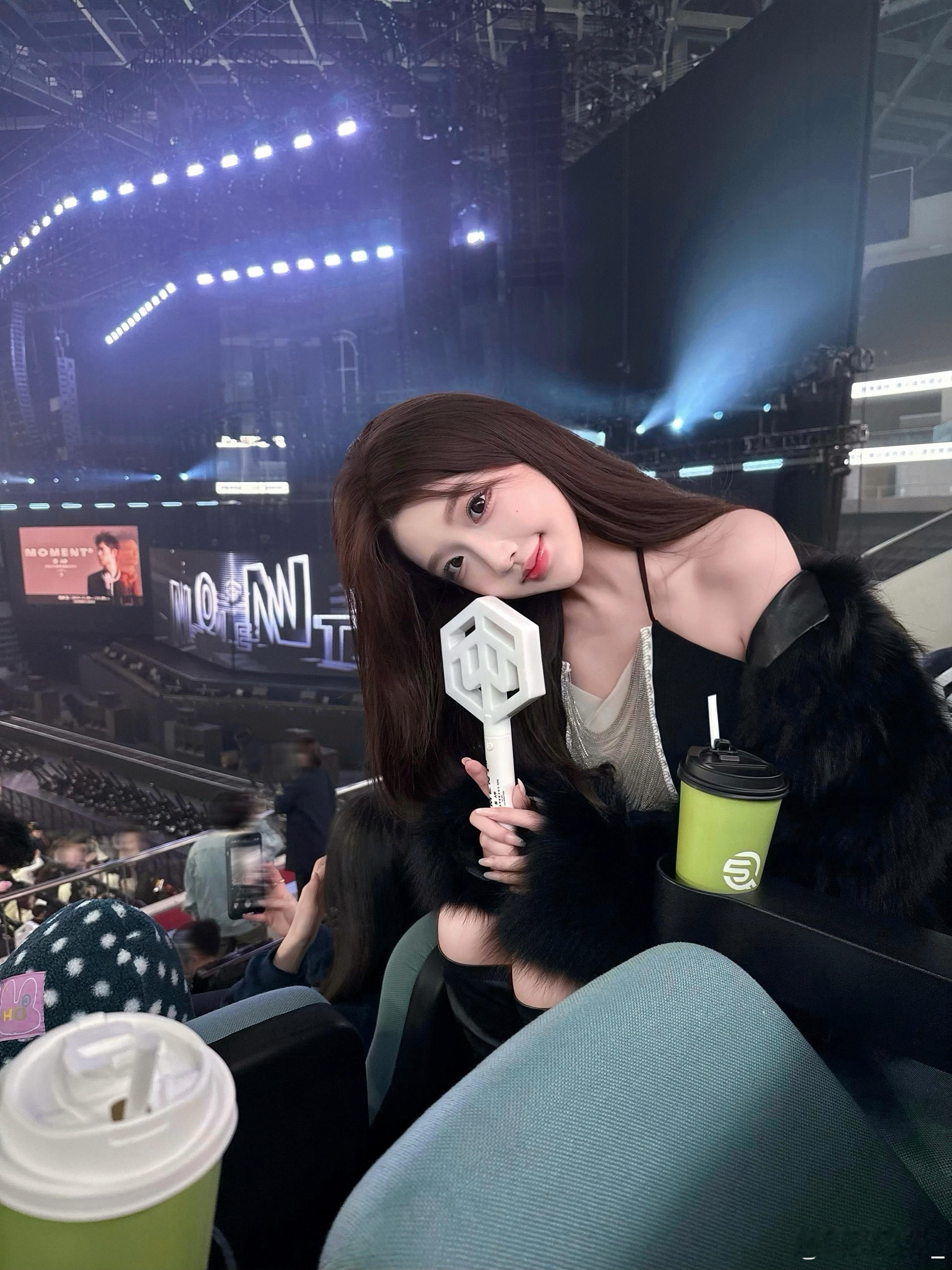 属于颜人中的Momentⁿ ​​​