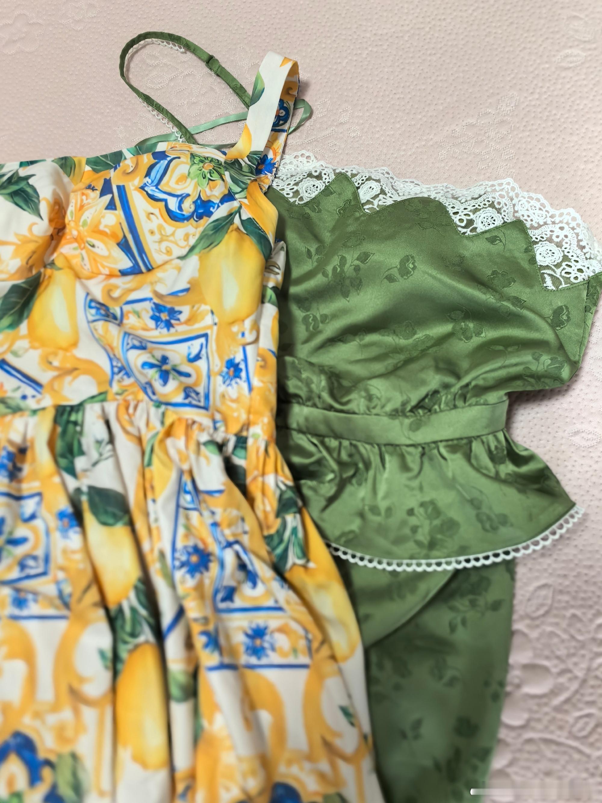 我的几百条裙子👗里没有一条是丑的！ 所以什么时候才可以再出去度假～