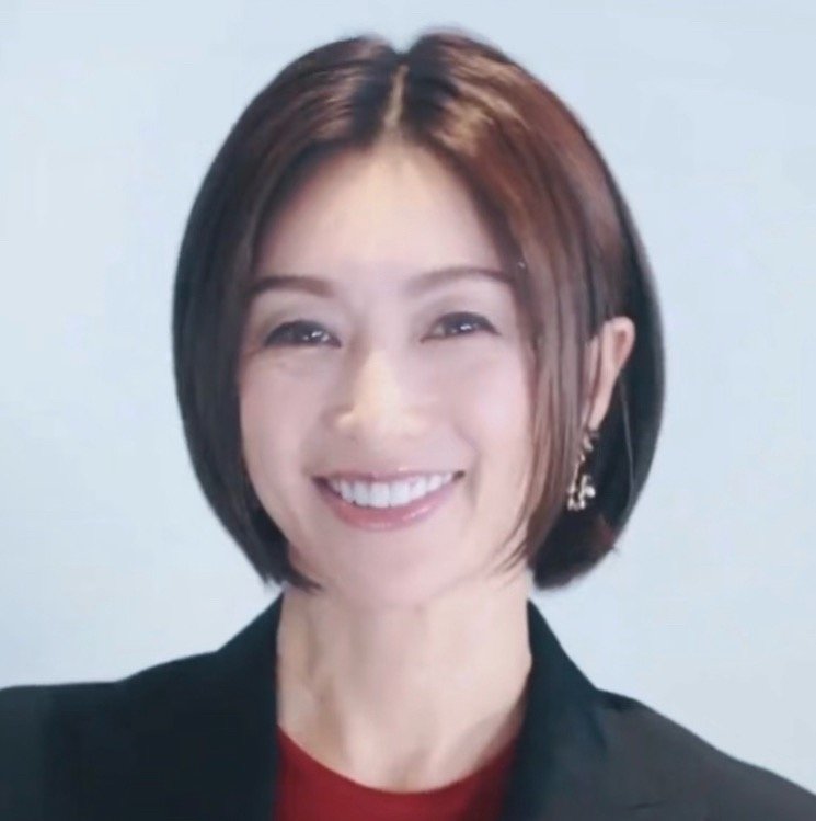 酒井法子18岁与53岁面部对比图嘴巴变大性格也会变化看看还有哪个部位有变化？面部
