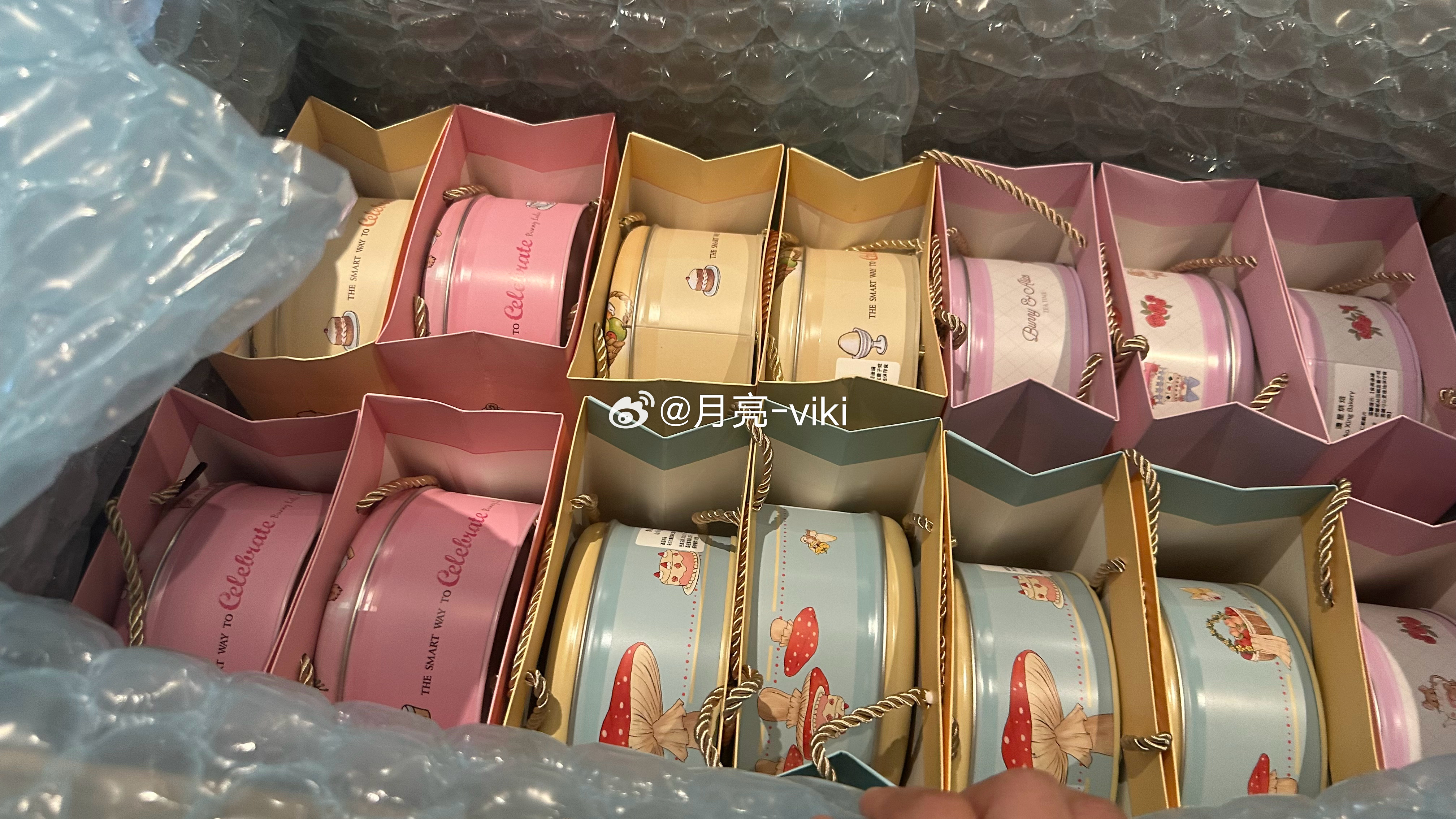 岑先生  这甲方真是贴心，寄过来好多饼干🍪，尝了一下，味道不错。 