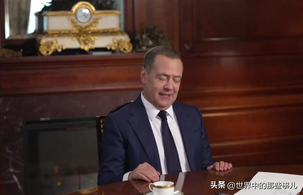 俄梅德韦杰夫发文表示，自1972年以来，俄美首次失去限制核力量的机制！     