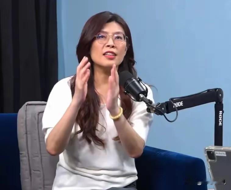 这下瞒不住了
 
​现在全国人民都知道了
郑丽文这大高个竟然有1米78
​这身高