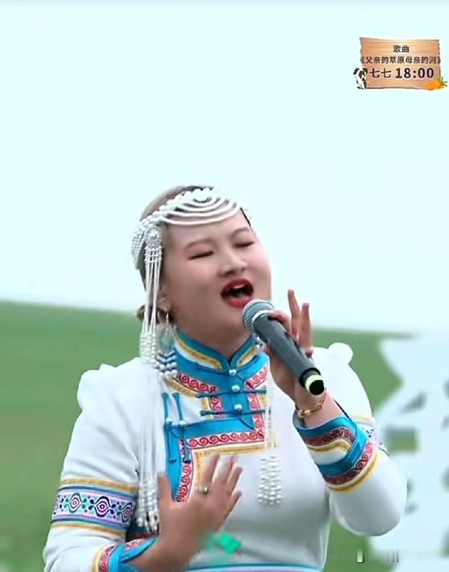 七七内蒙小姑娘留在东方甄选工作生活得怎么样？七七（孙晓）目前仍在东方甄选担任主播