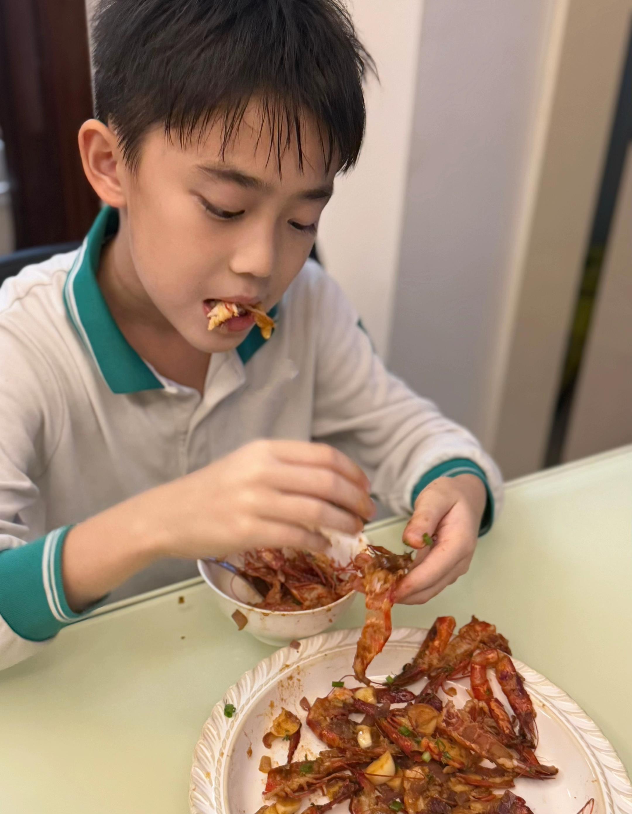 分享美食生活vlog🤣 一个人干掉了一盘虾🦐