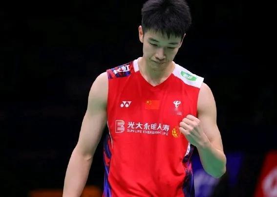  李诗沣石宇奇会师半决赛
世界羽联超级1000赛事印尼羽毛球公开赛今天进行各单项
