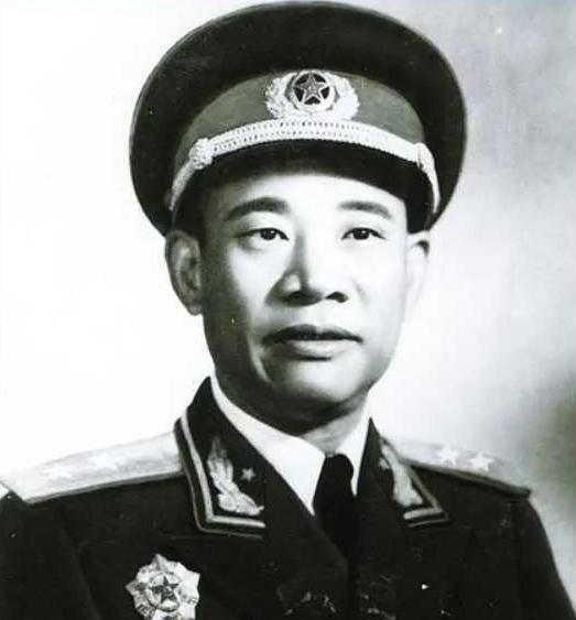 1938年，八路军司令员率部进村，这时，土匪头子带人攻打村子，司令员想了想，道：