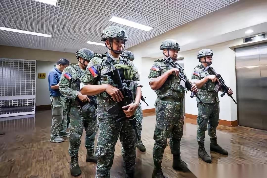 抓捕杜特尔特心腹失败，菲军方介入，菲律宾总统小马斯科功败垂成！这出堪称荒诞的政斗