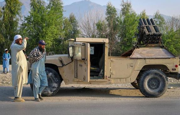最近，巴基斯坦和阿富汗打得如火如荼，半个多月时间，反恐行动已经彻底升级为两国的公
