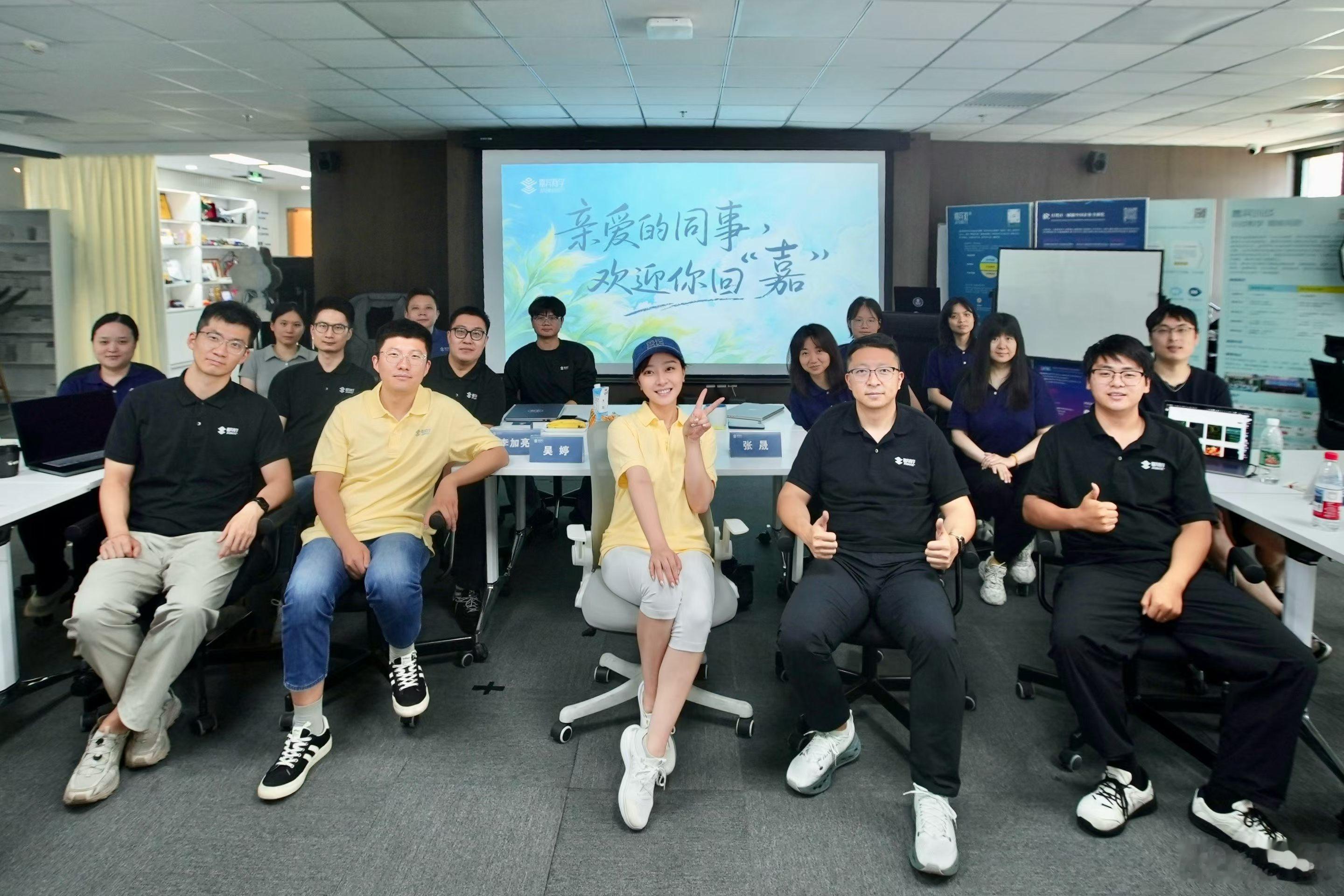 嘉宾商学第十年的第一个年中会。乘上时代势能，我们在专业化、科创化、生态化、全球化