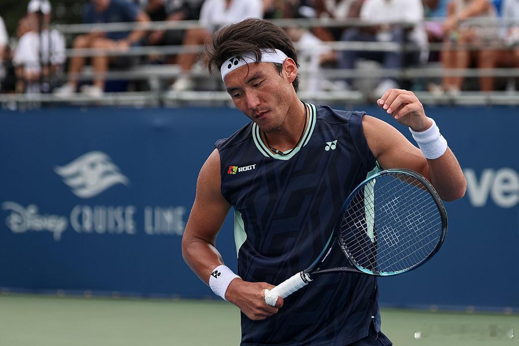 布云朝克特0比2索内戈ATP1000多伦多大师赛第二轮，中国选手布云朝克特1-6