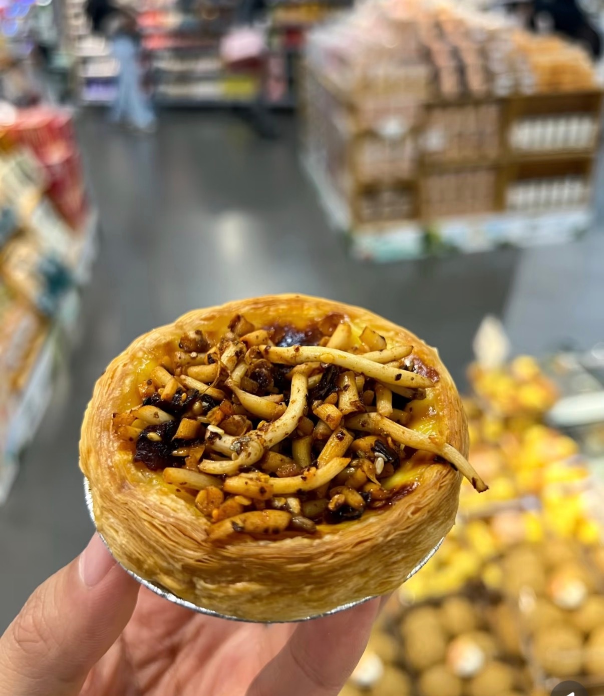 折耳根蛋挞！！！什么奇奇怪怪的组合，有点想尝… 成都