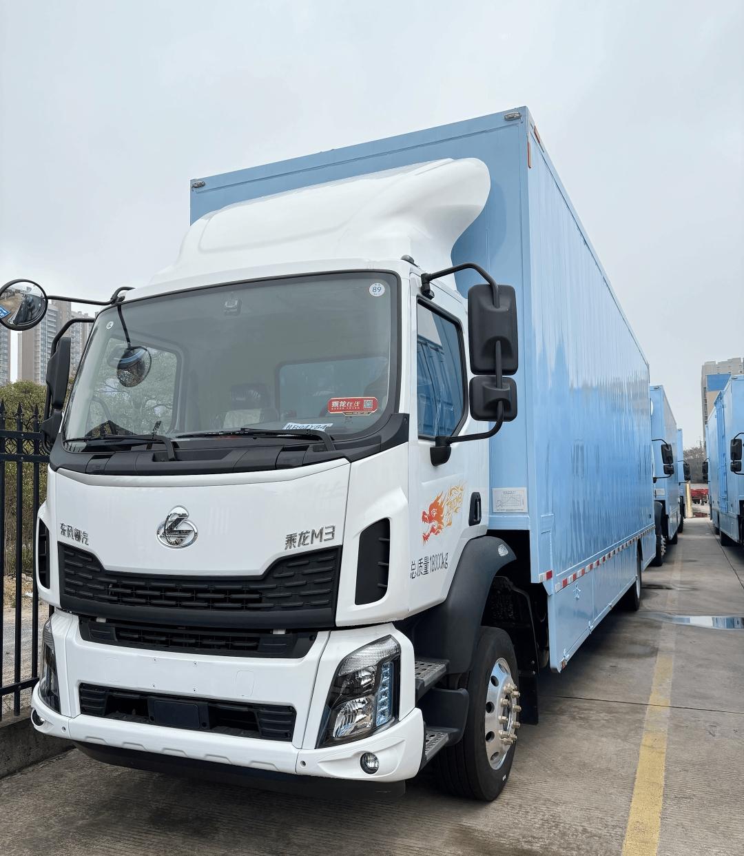 乘龙M3大单桥 78方货厢+14.5升百公里油耗，跑快递稳赚！面对油价高企的挑战