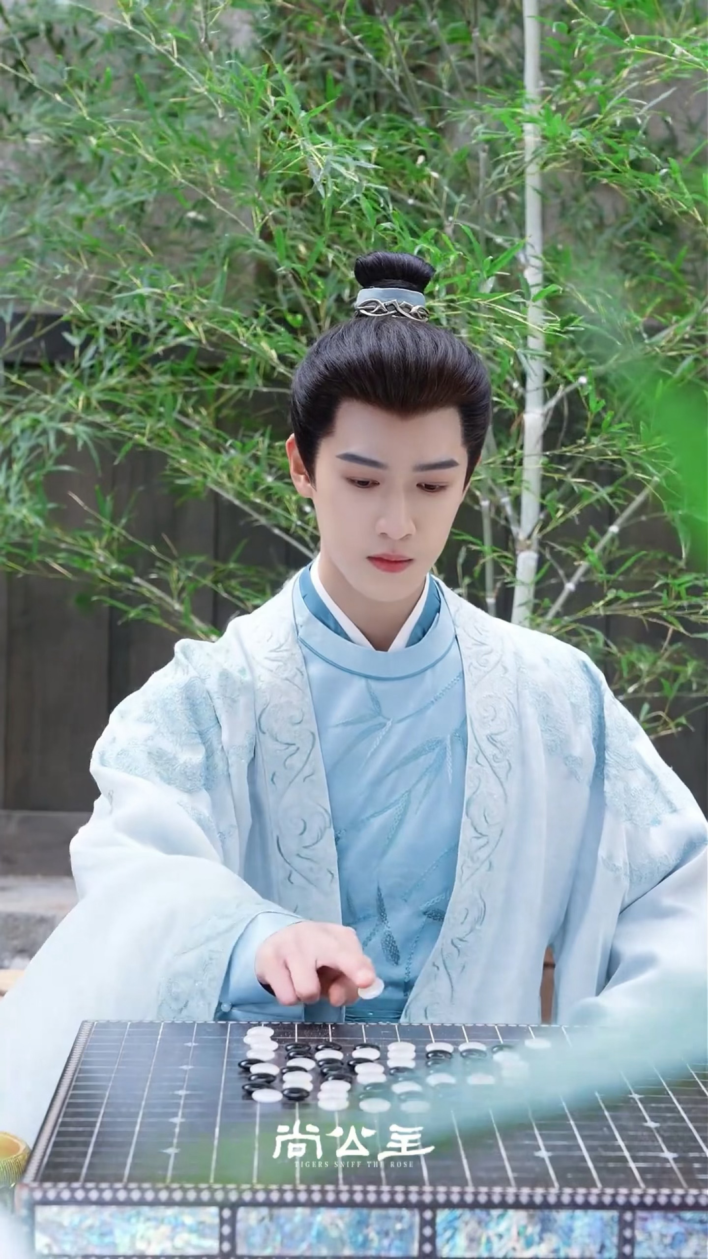 这四秒钟的言尚被我看出一个小时的架势。。好正啊🥺杀青第一天就想一键求播出了 