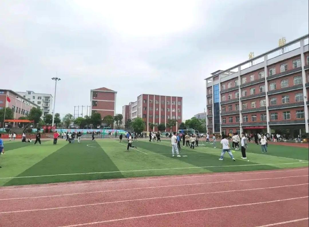 国家肯定会越来越重视中小学教育。就拿政策来说，“双减”政策落地，就是为了给中小学