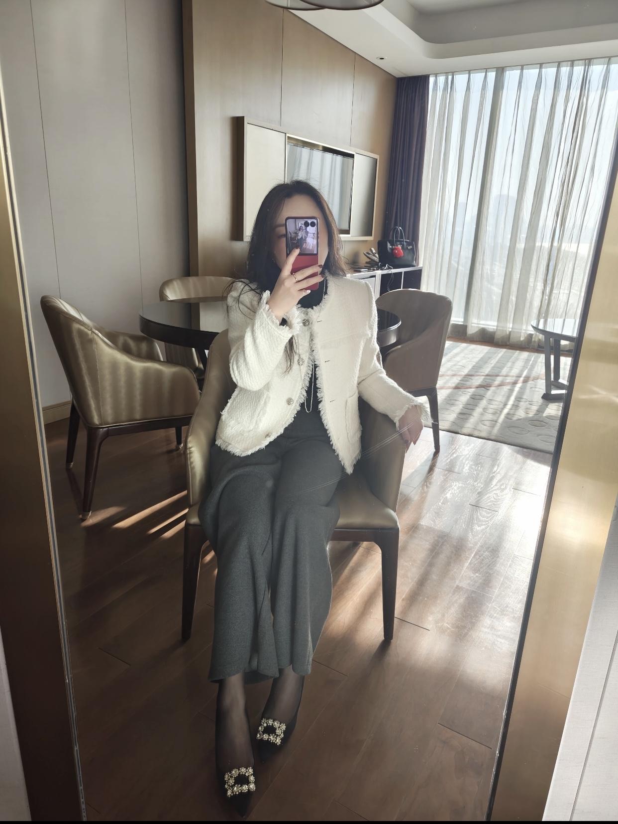 女人气质压倒一切,你赞同吗?气质可以让女人在面对困难时更从容淡定。