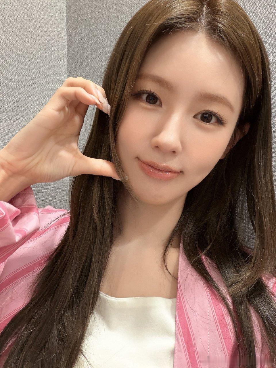 🐰ིྀlive𓂂𓏸𓈒 𓂂𓏸𓈒 𓂂赵美延