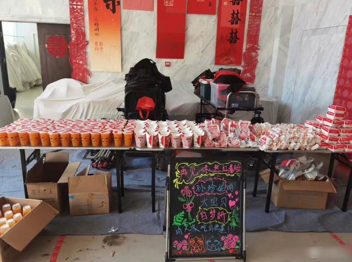 白鹿回复孙珍妮 长月烬明时期结下的深厚友谊，希望所有女孩子都没有雌竞
