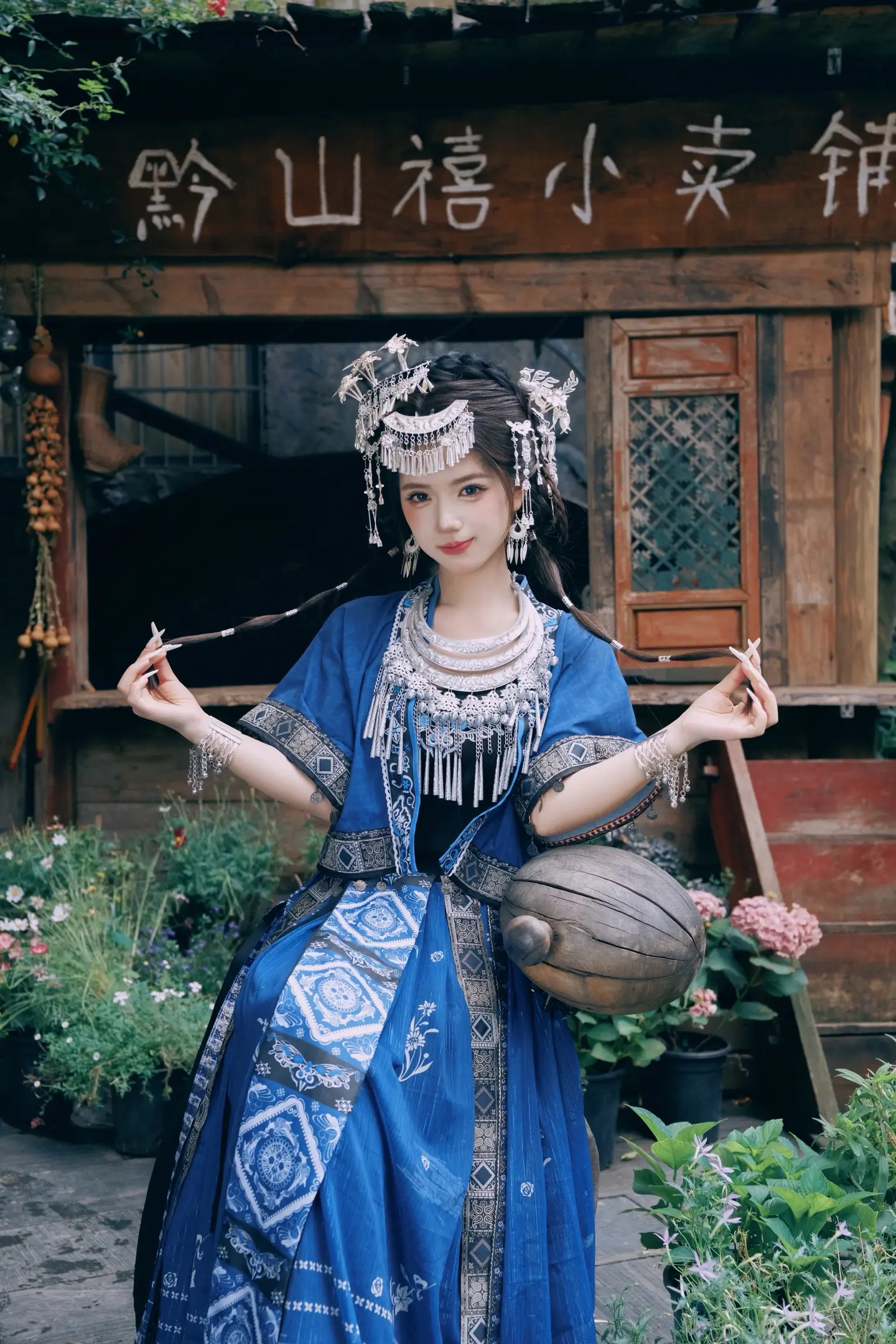 来苗寨当苗妹了
