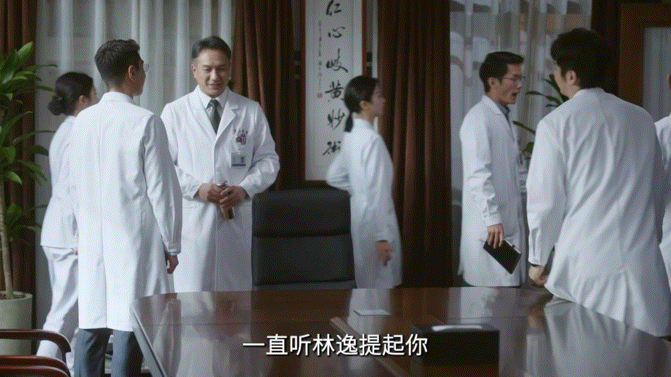 问心2第一集就好哭整部剧的核心从来不止治病救人，更是治愈人心，第一集通过雪妹的故