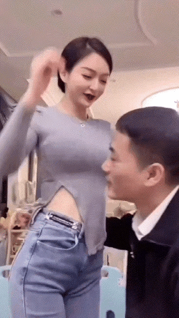 结婚七年，小两囗不知“痒”为何物，七年之痒没有如期而至，倒是越过越甜蜜！
老婆的