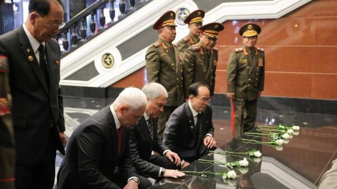 离谱！朝鲜这次没再跟西方玩捉迷藏，直接把最硬核的证据，狠狠拍在了国际舆论的桌面上