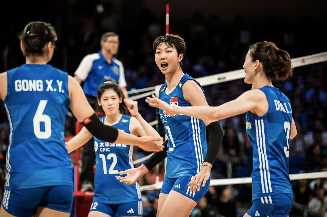 不是李盈莹！不是袁心玥！中国女排3-0打哭波兰最大功臣，球迷排队道歉，蔡斌赌对了