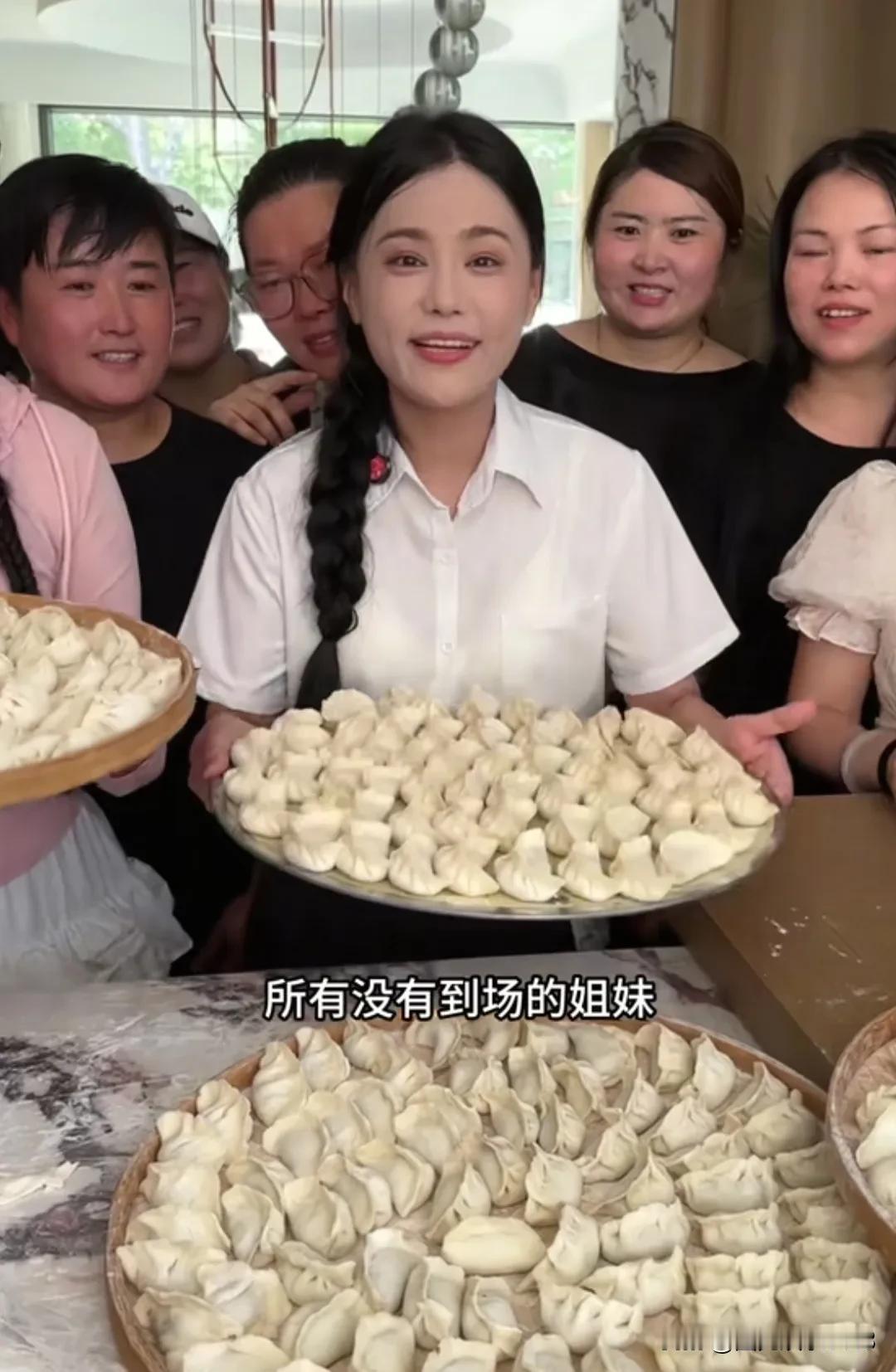 千万网红樊小慧最近连续更新视频。
     自从去年樊小慧和前夫张海波互撕以后，