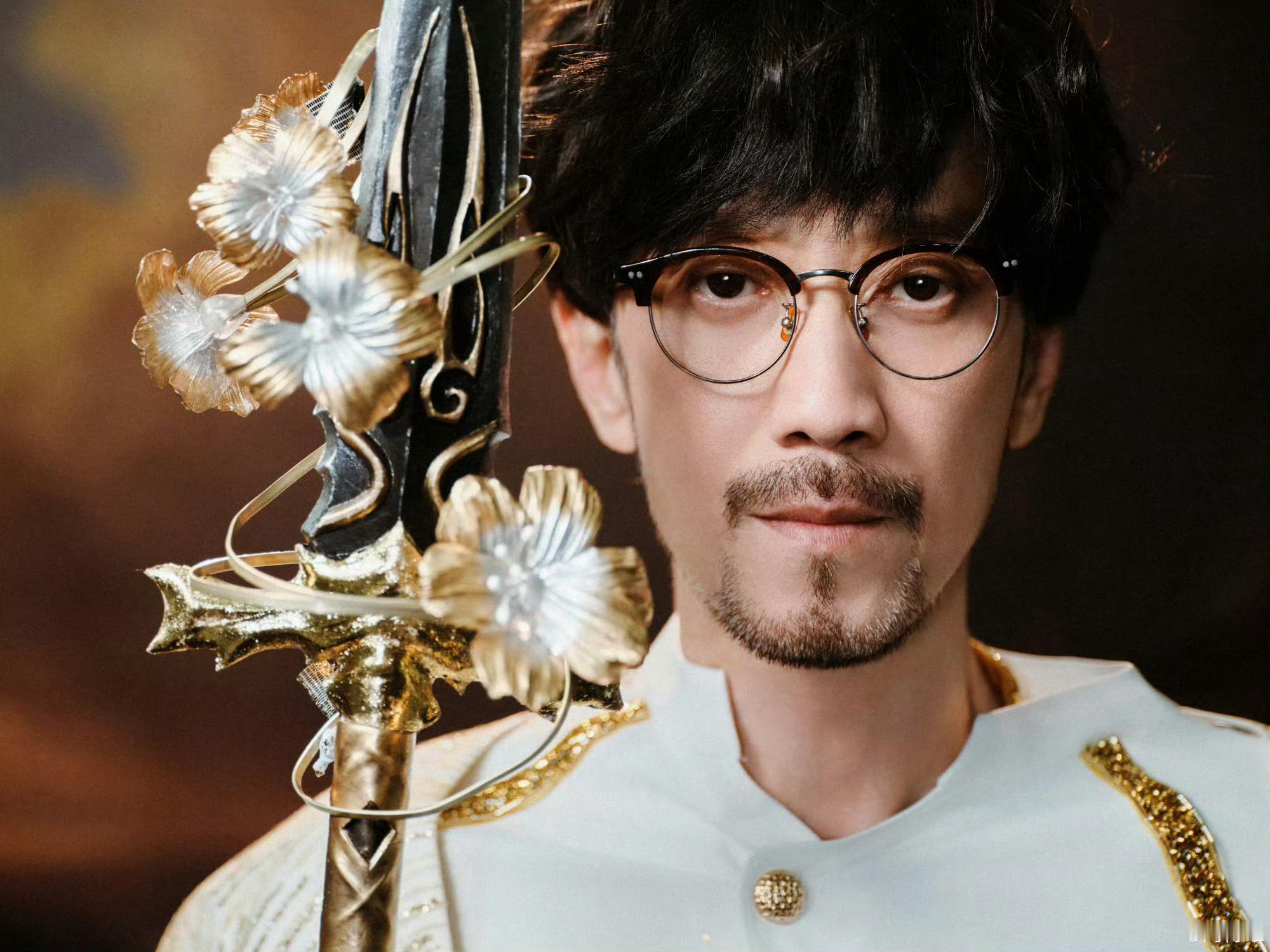 谁能抵挡得住周传雄的温柔浪漫啊💫懂歌迷的不舍特意续期巡演一年，用心把编钟搬上舞