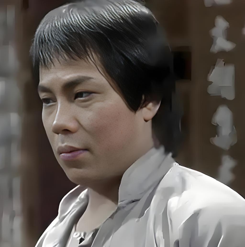 80年代
梁小龙凭“陈真”红到发紫
但随后他“消失”了近20年，原因
不是绯闻，